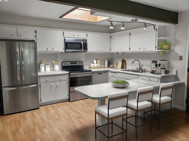 3107 Corona Dr, Davis CA: https://media.crmls.org/mediaz/1962a377-c346-4707-b9f6-9eecda2f77b6.jpg