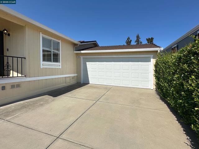 1840 Paris Ln, Antioch CA: https://media.crmls.org/mediaz/19631001-026c-47c7-b388-af680d6557d7.jpg