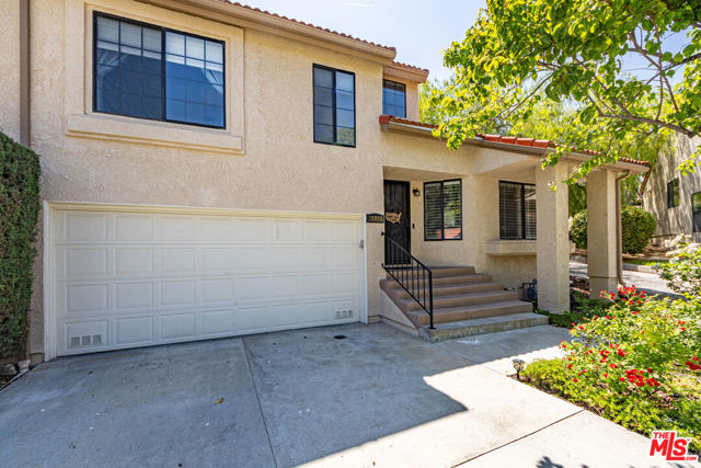 20055 Avenue Of The Oaks, Newhall CA: https://media.crmls.org/mediaz/19631035-1979-4138-a40e-9e8bd0a0e067.jpg