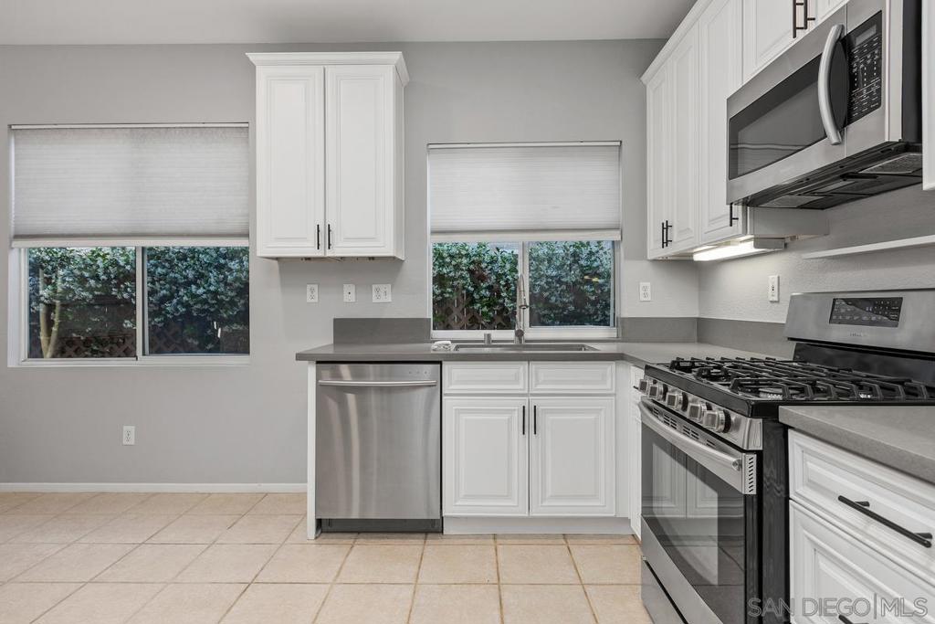 1231 Avenida Amistad - photo 16