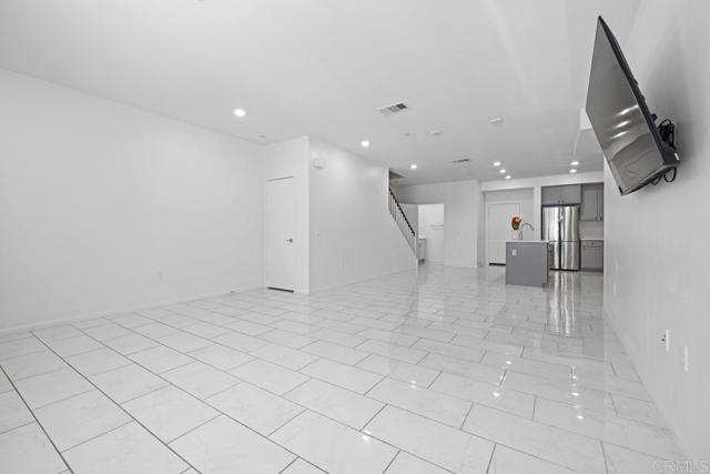 2040 Mindoro Lane, Chula Vista CA: https://media.crmls.org/mediaz/19636af7-5310-458b-b2ed-e07d08e17136.jpg