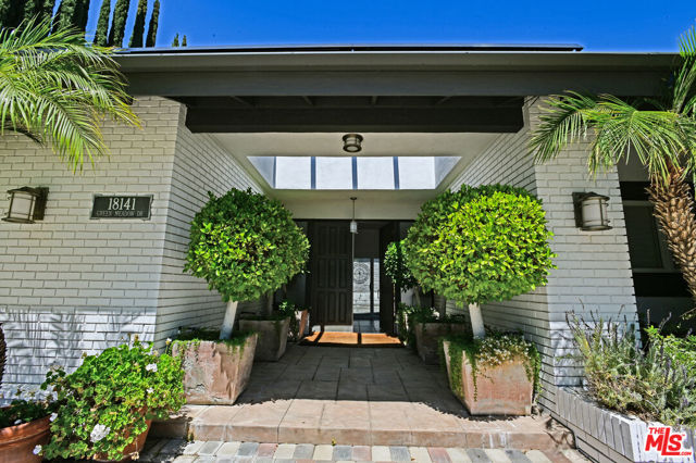 18141 Green Meadow Drive, Encino CA: https://media.crmls.org/mediaz/1963f664-ed57-44bb-8fca-62c986ce2980.jpg