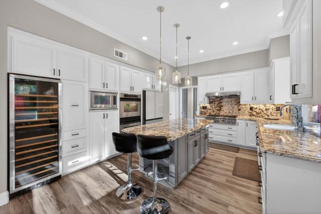 19127 Legend Court, Morgan Hill CA: https://media.crmls.org/mediaz/19642731-e3a5-4dec-9806-c70ab45cfa14.jpg