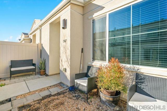 347 Sweet Pl, Fallbrook CA: https://media.crmls.org/mediaz/19652bdb-dd2b-4bc8-ad20-62f2700176ca.jpg