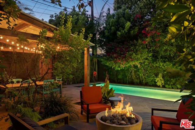 813 Crestmoore Place, Venice CA: https://media.crmls.org/mediaz/19658d72-1722-405d-9e10-bb42fb273e43.jpg