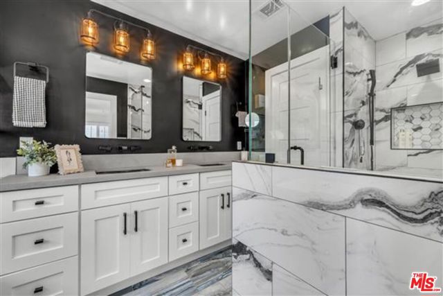 420 S Broadway, Redondo Beach CA: https://media.crmls.org/mediaz/19658e94-8e45-444c-a0e4-ba9bf3c3d7de.jpg