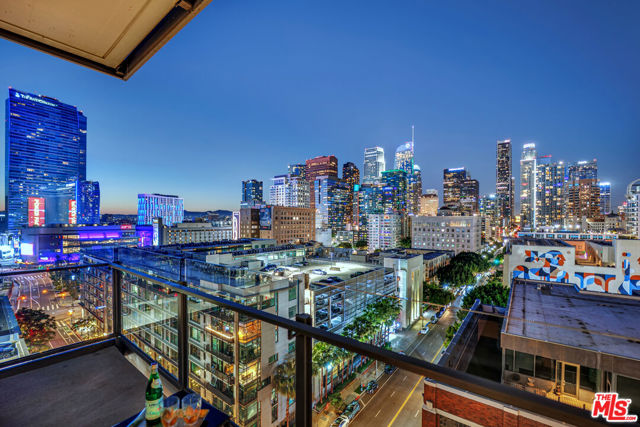 1100 S Hope Street, Los Angeles CA: https://media.crmls.org/mediaz/1965bef8-fb84-427c-a490-fe45d3e3acfe.jpg