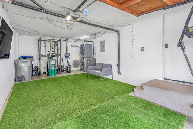 2282 Caminito Pescado, San Diego CA: https://media.crmls.org/mediaz/19667be4-587c-47ef-97b5-429ad3b2be03.jpg