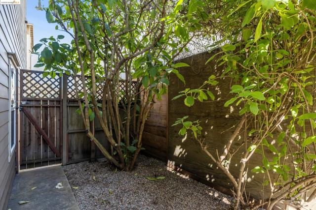 3268 Louise, Oakland, California 94608, 3 Bedrooms Bedrooms, ,3 BathroomsBathrooms,Townhouse,For Sale,Louise,41055908