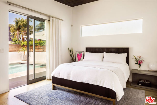 2501 Walnut Avenue, Venice CA: https://media.crmls.org/mediaz/1966a6f1-44f0-438e-b051-bb49f7239528.jpg