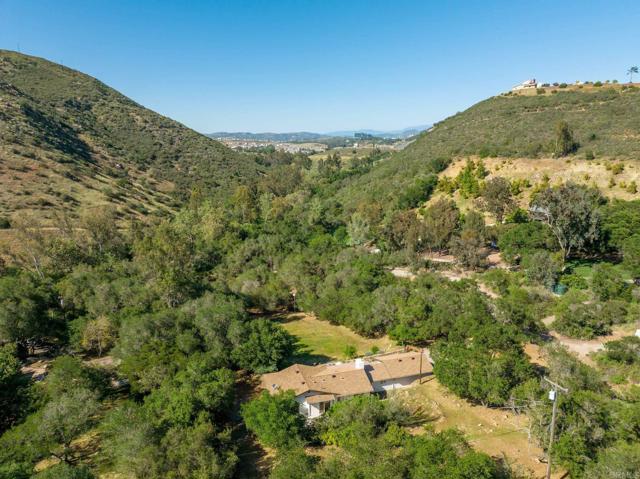 9115 Harmony Grove Road, Escondido CA: https://media.crmls.org/mediaz/1966bf39-7293-4ff2-b382-db948bc36abb.jpg