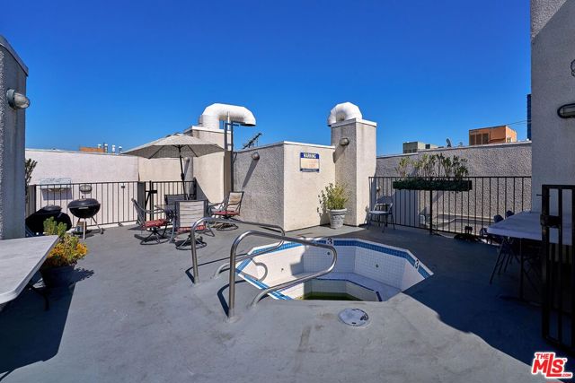 525 S Berendo Street, Los Angeles CA: https://media.crmls.org/mediaz/1966f068-ba58-4a41-b2b6-e2d7b5e3b04c.jpg