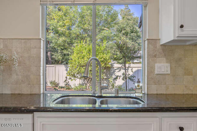 1636 Meadowglen Court, Newbury Park CA: https://media.crmls.org/mediaz/196762e0-b237-48f4-a17c-543a64e43806.jpg