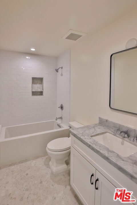 22227 PACIFIC COAST Highway, Malibu CA: https://media.crmls.org/mediaz/1967c2dd-ae6f-47dc-a2ae-e5268e28d95e.jpg