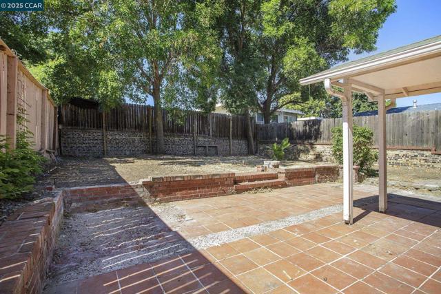 532 Central Ave, Pittsburg CA: https://media.crmls.org/mediaz/196815d8-5877-4ab1-aa2f-10d71bb4d1e7.jpg