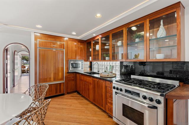 Image 20 of 52 For 2617 Ocean Front Walk