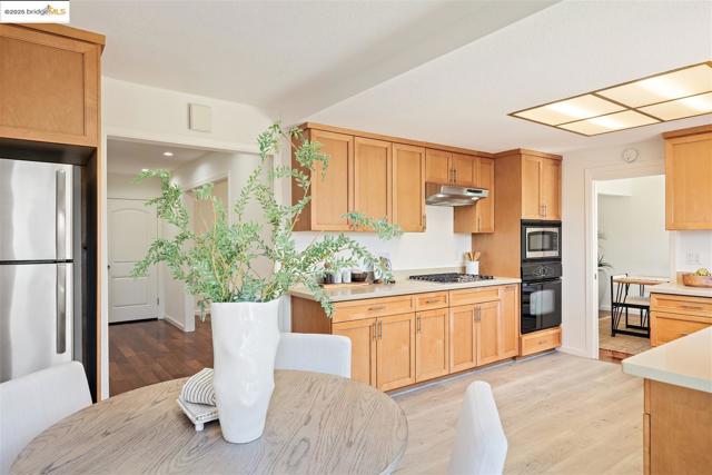 5136 Rain Cloud Dr, Richmond CA: https://media.crmls.org/mediaz/196878d7-6fe3-4c27-b3f6-71d044dde6cb.jpg