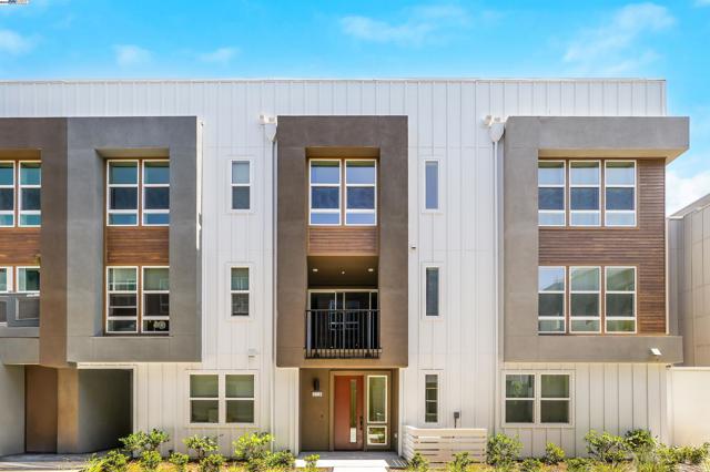 2119 Stanford Street, Alameda CA: https://media.crmls.org/mediaz/1968c1f5-74ea-471d-b798-f323b76a13c0.jpg