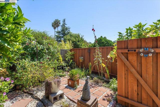 357 Melven Ct, San Leandro CA: https://media.crmls.org/mediaz/1968f7dc-5c91-4154-9b7b-f6ec1121d215.jpg