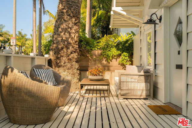 522 Altair Place, Venice CA: https://media.crmls.org/mediaz/1969daa3-9e8d-4dea-8aaf-40f03ebcbf68.jpg