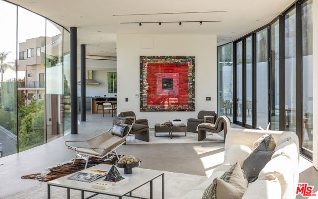 9277 Thrush Way, Los Angeles CA: https://media.crmls.org/mediaz/1969dc00-2f6a-443f-89c8-cba549fb1a69.jpg