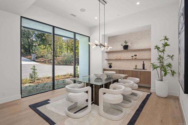 5471 73 La Crescenta, Rancho Santa Fe CA: https://media.crmls.org/mediaz/1969fee5-8765-403e-8514-176424f40d6b.jpg