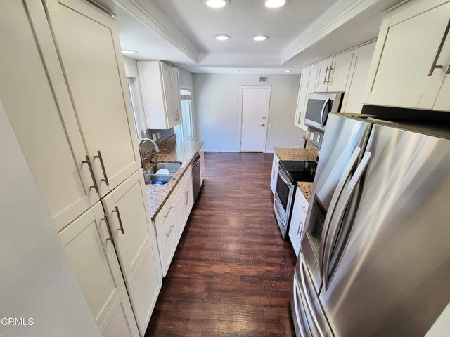 6673 Sora Street, Ventura CA: https://media.crmls.org/mediaz/196a06ad-e0b6-4286-943b-0f98403702b4.jpg