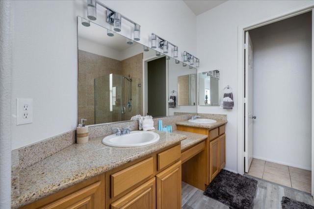 Image 21 of 61 For 49645 Redford Way