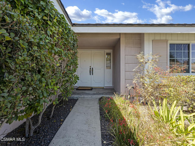 121 Ensenada Avenue, Newbury Park CA: https://media.crmls.org/mediaz/196a47a9-4a97-4c75-8b06-8060b0689b72.jpg