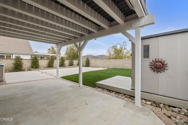 27722 Buckskin Drive, Castaic CA: https://media.crmls.org/mediaz/196aa044-73e9-4c10-9eee-b548aa809838.jpg