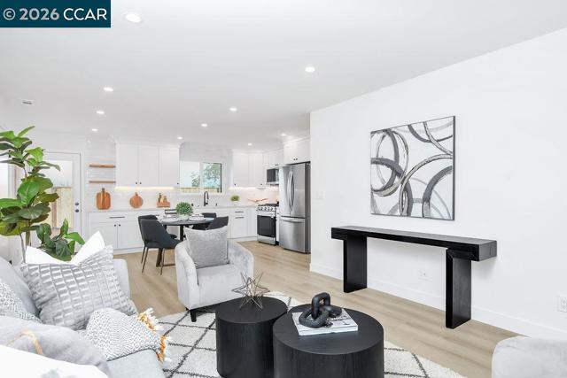 Image 4 of 31 For 4129 Cabrilho Dr