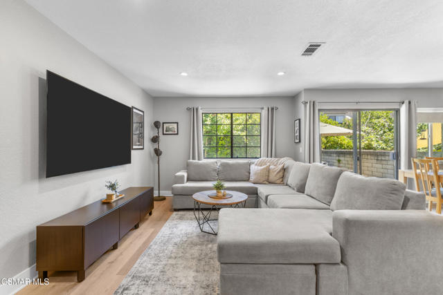 29725 Windsong Lane, Agoura Hills CA: https://media.crmls.org/mediaz/196b749a-3812-430c-bd8a-f353289d4abb.jpg