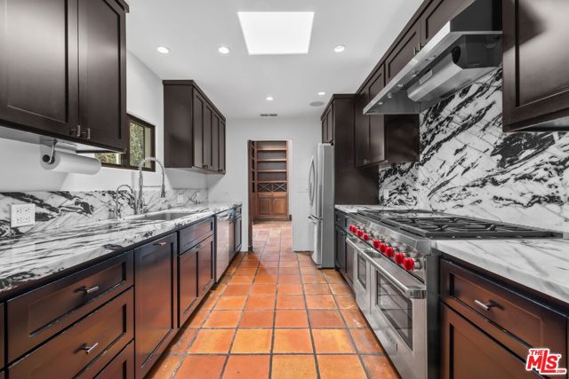 1017 S Gretna Green Way, Los Angeles CA: https://media.crmls.org/mediaz/196bbc27-2336-4269-be0c-15877184d0db.jpg