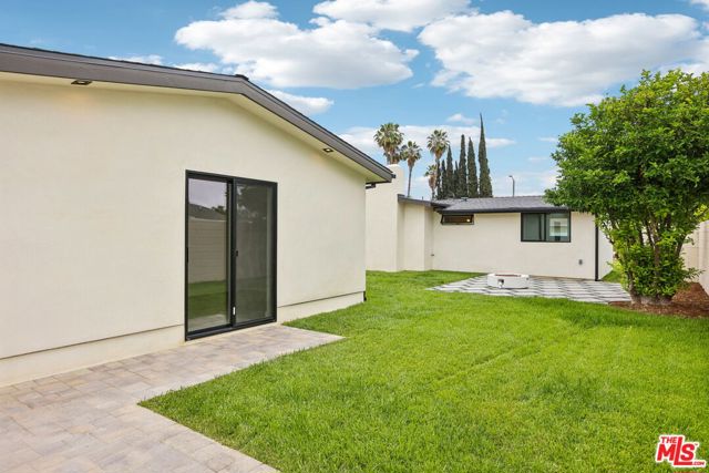 6731 Delco Avenue, Winnetka CA: https://media.crmls.org/mediaz/196c01ff-1692-40cc-b5e7-6c0f214e8722.jpg