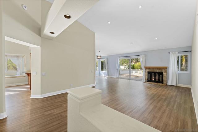 2241 Willowbrook St, Escondido CA: https://media.crmls.org/mediaz/196ca571-a927-45b6-89c3-51e212457611.jpg