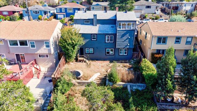9401 Castlewood Street, Oakland CA: https://media.crmls.org/mediaz/196ce536-c3b1-4a7b-a6c1-6e92e34c7498.jpg