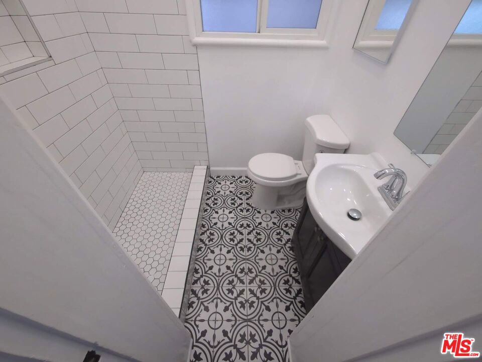 https://media.crmls.org/mediaz/196d3ed3-eb39-412c-9a74-ce591d81df6b.jpg?preset=X-Large