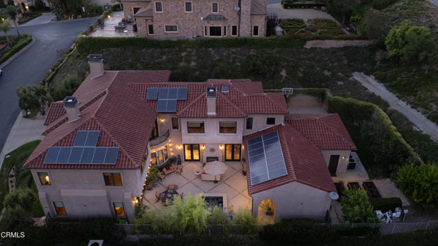 2330 Crystal Lane, Pasadena CA: https://media.crmls.org/mediaz/196da3fa-3ee9-4c3c-8f47-b586350cbe12.jpg