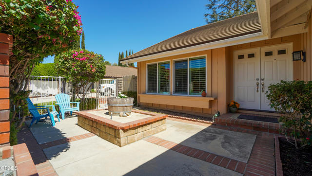 718 Pamela Wood Street, Thousand Oaks CA: https://media.crmls.org/mediaz/196da70d-d1d9-465b-98ae-f5fcc8409a0d.jpg