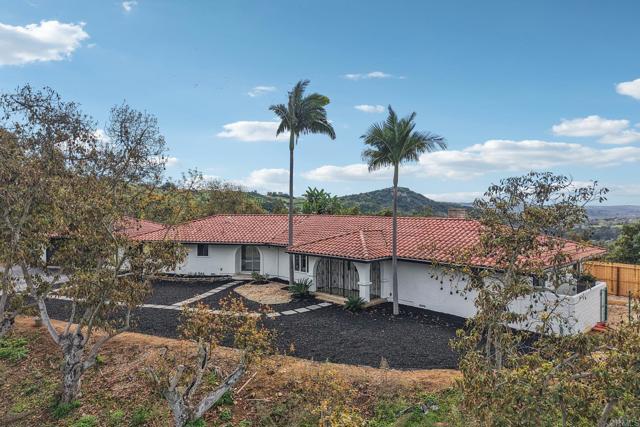 Detail Gallery Image 2 of 66 For 2918 Los Campos Dr, Fallbrook,  CA 92028 - 3 Beds | 2 Baths