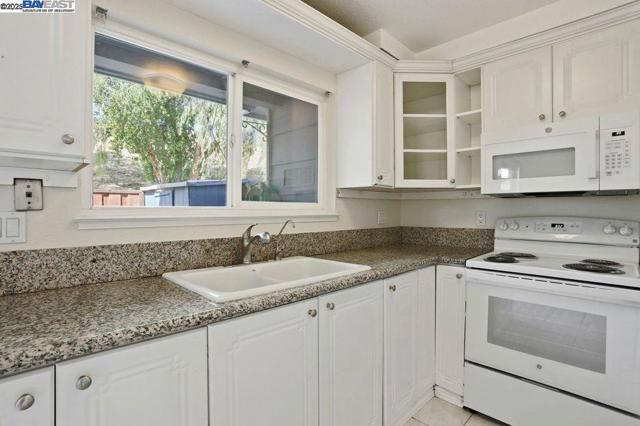 1048 Spring Valley Cmn, Livermore CA: https://media.crmls.org/mediaz/196db099-4fa6-414e-8fb1-046983bbc76e.jpg