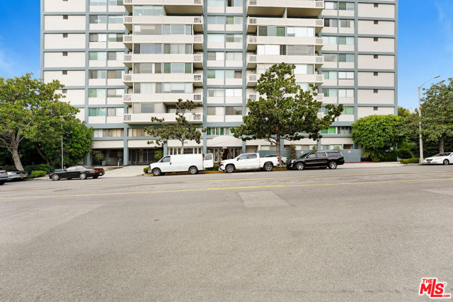 969 Hilgard Avenue, Los Angeles CA: https://media.crmls.org/mediaz/196e33fb-b8aa-4341-84cf-9532d903a58b.jpg