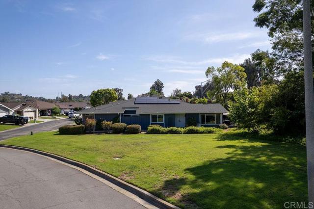 1302 El Corral Lane, San Marcos CA: https://media.crmls.org/mediaz/196e3da2-9f1c-4984-9f9b-14f122a50a00.jpg