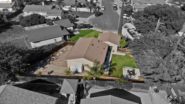 4855 Edgewood Ct, Oakley CA: https://media.crmls.org/mediaz/196e511d-bd7d-45b3-9813-588dc97e5e57.jpg