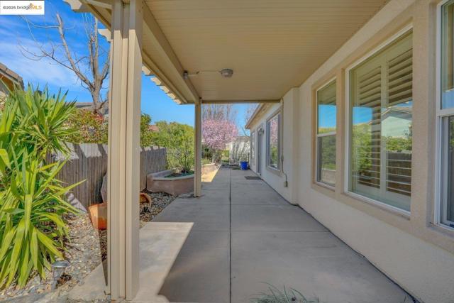 517 Marianna PL, Rio Vista CA: https://media.crmls.org/mediaz/196e608c-b949-4767-8975-46091184623b.jpg