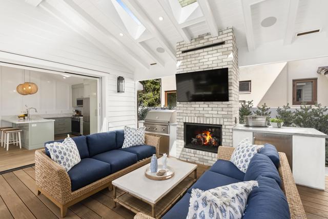 1059 Ocean Blvd, Coronado CA: https://media.crmls.org/mediaz/196e6b7a-72cd-4190-bf5f-c7d648a5ae25.jpg