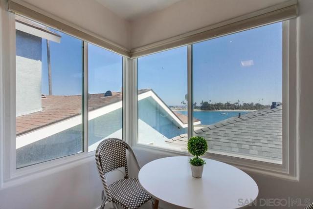 3286 88 Bayside Walk, San Diego CA: https://media.crmls.org/mediaz/196e7214-d565-4887-8007-d39563d806c3.jpg