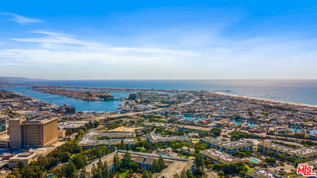 416 Bolero Way, Newport Beach CA: https://media.crmls.org/mediaz/196e8487-137b-42bd-a640-271dfbac7865.jpg