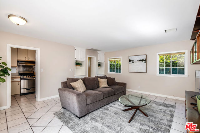 4654 Denny Avenue, Toluca Lake CA: https://media.crmls.org/mediaz/196eb2fa-6bed-4da0-a748-002aed54f59b.jpg