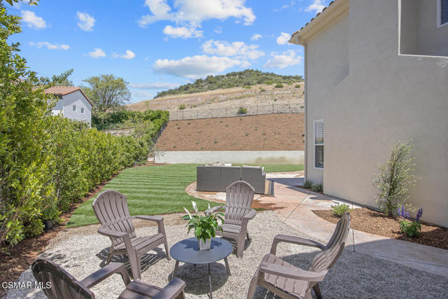1615 Vista Oaks Way, Westlake Village CA: https://media.crmls.org/mediaz/196ecbed-c24b-42f9-a16a-b2a18617a4e3.jpg